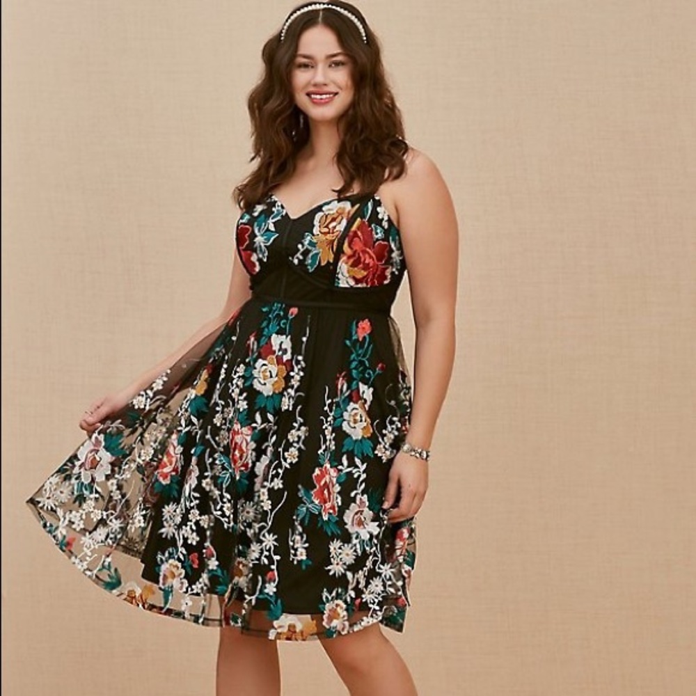 NWOT Torrid Special Occasion Black Floral Embroidered Mesh Dress sz 26